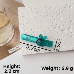 Vue détaillée de la pince à cheveux lapin vert transparent de 6,3 cm avec dimensions