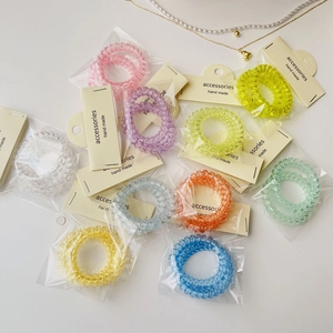Lot d'élastiques spirales colorés avec breloques cœur doré et emballage pur