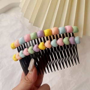 Peigne à cheveux macaron avec perles colorées pour coiffer les franges des petites filles
