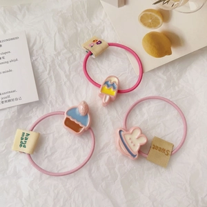 Lot de 3 chouchous roses avec de mignons pendentifs en résine cupcake et lapin