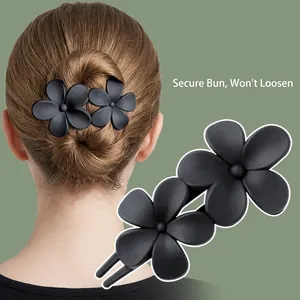 Pince à cheveux double fleur noir mat élégante pour chignons et coiffures coréennes