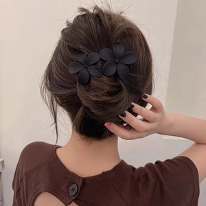Barrettes à fleurs noir mat élégantes pour coiffures de style coréen et chignons arrière