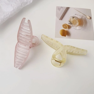 Détails des grandes pinces à cheveux rose mat et jaune crème avec ressorts solides