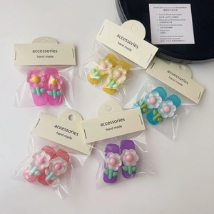 Set di cinque fermagli per capelli a fiore in tonalità pastello con resina opaca
