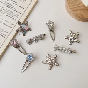 Funkelndes Haarspangen-Set mit Sternen und Herzen aus Strass in elegantem Silber