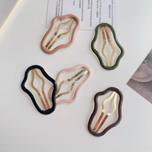 Set di cinque fermagli per capelli a forma di nuvola ondulata in colori assortiti