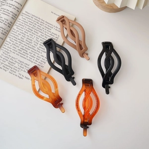 Detailed set of 5 matte and amber twist hair clips arranged on a white background