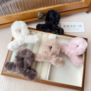 Pinza per Capelli in Peluche Tinta Unita Fatta a Mano Clip a Squalo Stile Coreano Morbido Soffice Accessorio Capelli Donna Autunno Inverno