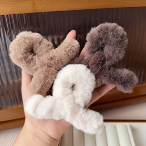 Pinze per capelli in peluche sintetica in caffè e beige per acconciature invernali
