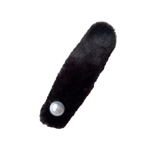 Eleganter schwarzer Plüsch-Haarclip in Rechteckform mit weißer Perle für Damen
