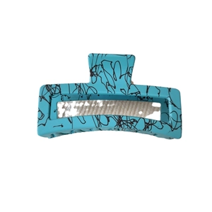 Grande molletta per capelli quadrata da 12,5 cm blu con motivi marmorizzati neri