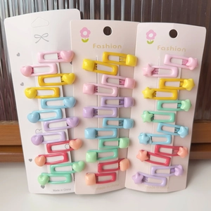 Détail de 30 barrettes pour bébé aux couleurs macaron avec motifs cœurs et étoiles