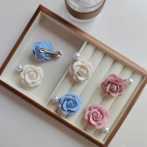 Ensemble de 6 barrettes camélia élégantes avec perles en rose, bleu et blanc chic