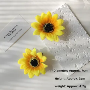 Detailed close-up of 7cm sunflower hair clip showing fabric petals and dimensions