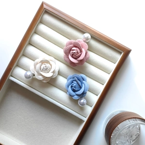 Barrettes à cheveux camélia 3D élégantes avec perles en rose, blanc et bleu en tissu doux