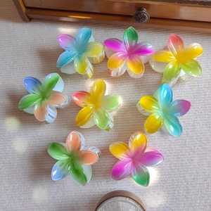 Set of 8 colorful gradient frangipani hair claw clips with elegant pearlescent finish