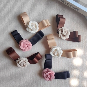 Set de barrettes à nœuds camélia élégantes en ruban de soie champagne, marron et noir