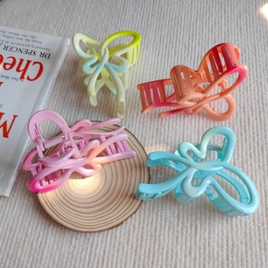 Set di mollette per capelli a farfalla sfumata in colori vivaci per acconciature moda