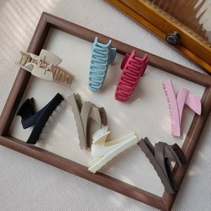 Eight-piece matte Z-shaped claw clips in assorted pastel colors for daily hair styling