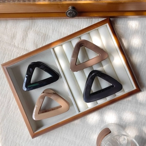 Minimalist Geometric Triangle Hair Claw Clip For Women High Gloss Resin Shark Clip Elegant Fashion Hair Accessories