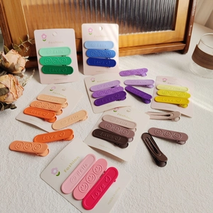 Set di 3 fermagli per capelli opachi con motivi Hello Love e faccine sorridenti