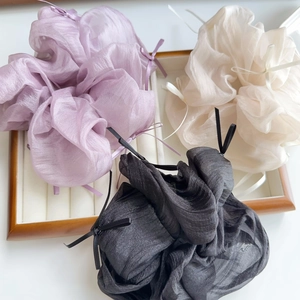 Dreiteiliges Set aus Organza-Haargummis mit Schleifen in Lavendel, Cremeweiß und Schwarz