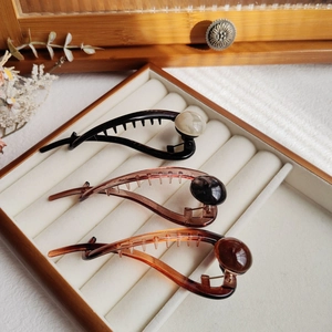 Elegant retro pearl hair claw clips set in black, tea brown, and amber resin finishes