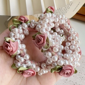 Französischer Stil Kunstperle Satin Rose Haargummis Süße Florale Elastische Haarbänder Für Damen Mädchen Eleganter Zopfhalter
