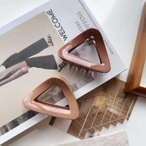 Minimalist triangular hair claws set in coffee brown and creamy beige with glossy finish