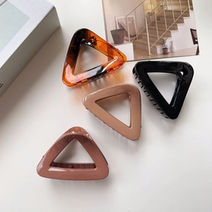 Large Triangle Plastic Resin Hair Claw Clip High End Lacquered Tortoiseshell Amber Black Shark Clip For Women Hair Jewelry