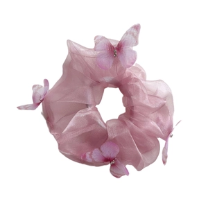 Chouchou élégant en organza rose avec patchs papillon étincelants pour un look féerique