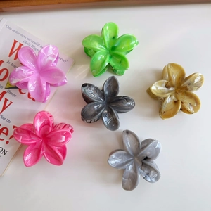 Elegante Molla per Capelli a Fiore per Donna Alta Qualità Marmorizzata Finitura Opaca Accessori per Capelli a Forma di Plumeria Quotidiano