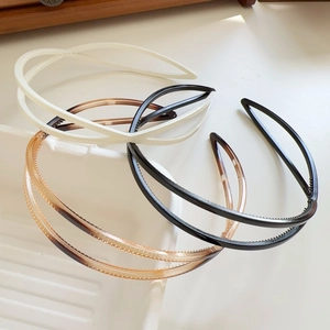 Minimalist double-row crisscross headband with non-slip teeth in three colors