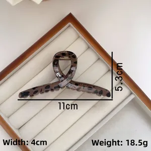 Leopard print hair claw clip detailed dimensions 11cm length and 18.5g weight info