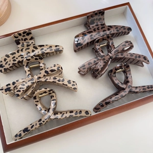 Detailed set of leopard print hair claws in brown resin with bows and cross styles