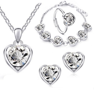 Detailed view of the sparkling heart-shaped jewelry set with necklace bracelet and ring