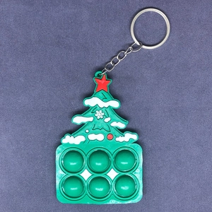 Weihnachtsbaum Pop-it Schlüsselanhänger mit grünen Silikonblasen und rotem Stern