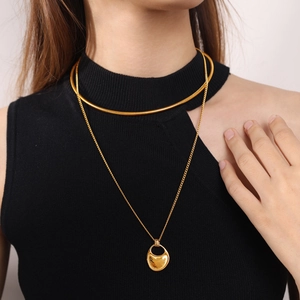 Minimalist double layered gold necklace with geometric choker and heart pendant for women