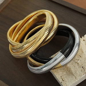 Bracciale avvolgente a tre strati in acciaio inossidabile oro, argento e nero con trama tubogas