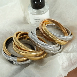 Bracciale flessibile a tre strati in acciaio inossidabile dorato e argento lucido