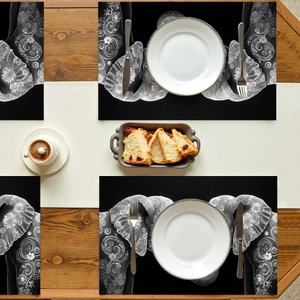 Sets de table modernes avec éléphants et isolation thermique sur table en bois