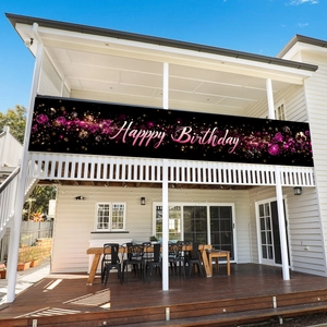Bannière d'anniversaire noire et rose sur balcon blanc pour décoration de fête chic