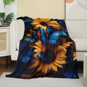 Detail des Sonnenblumen- und Schmetterlingsdrucks auf weichem Flanell-Deckenstoff