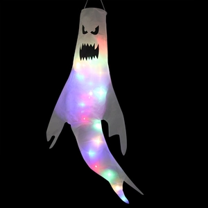 Detail der hängenden Halloween-Geist-Windsack mit bunten LED-Lichtern im Inneren