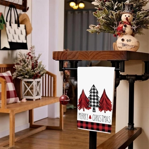 Detail von Weihnachts-Handtuch mit Merry Christmas Schriftzug und Baum-Drucken