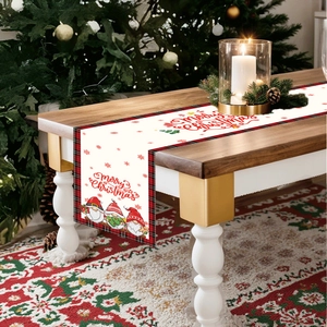 Chemin de table de Noël avec lettrage Merry Christmas, nains et bordure à carreaux rouge
