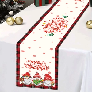 Chemin de table de Noël avec gnomes et bordures à carreaux rouges et noirs