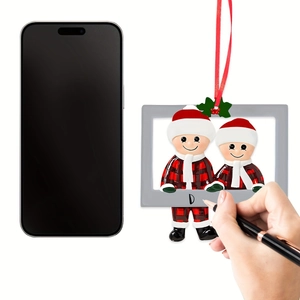 Décoration de Noël familiale personnalisable avec figurines en plaid rouge et ruban