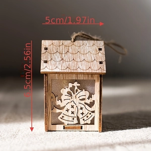 Détail de décoration de Noël en bois avec motifs découpés au laser et dimensions