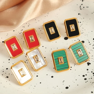 Vintage goldene quadratische Ohrstecker mit bunten Muscheln und Kristallen in vier Stilen